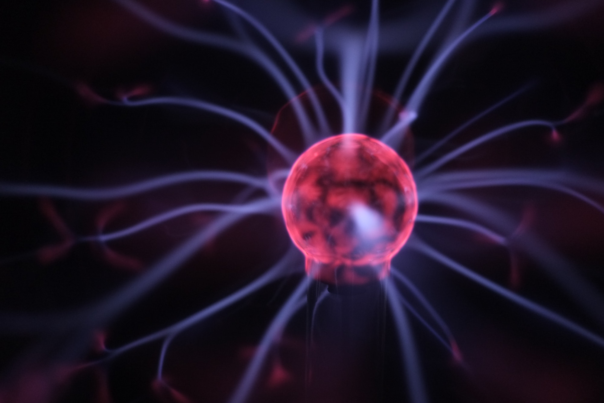 Glow in a plasma lamp